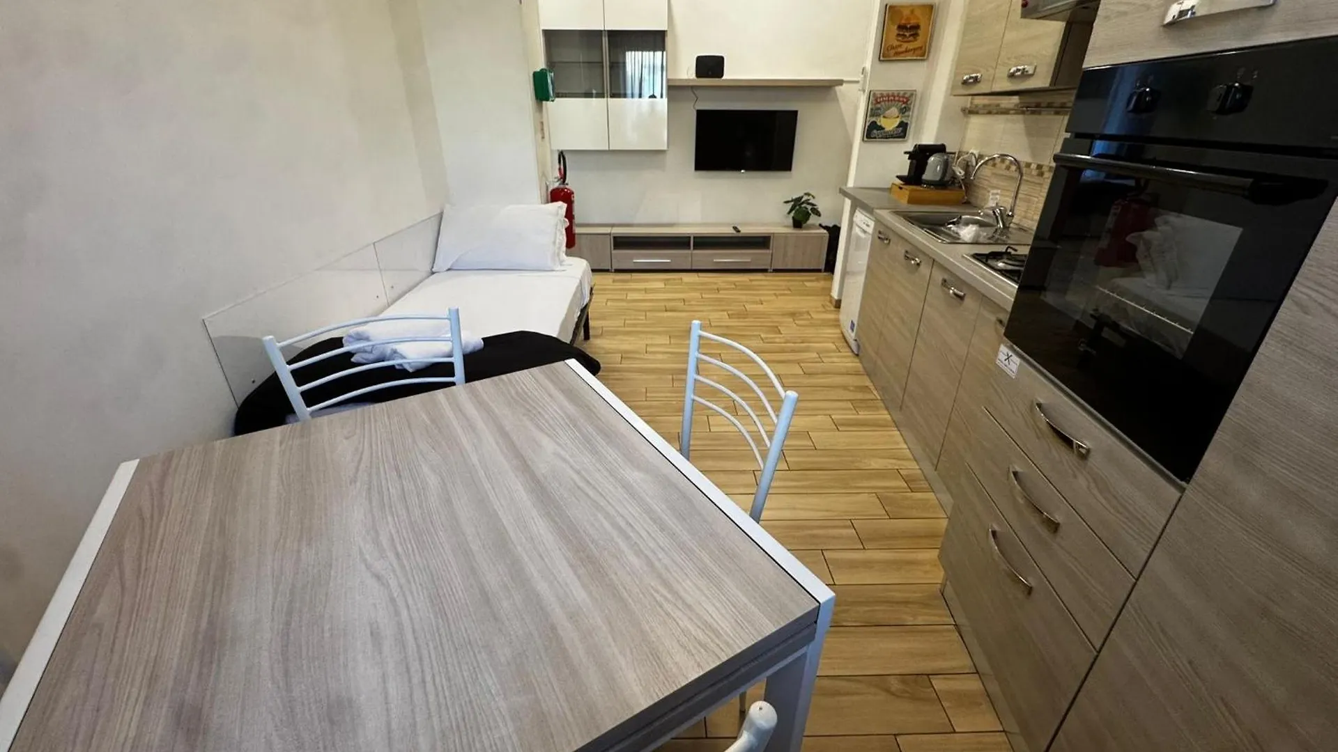 Luciano Colosseo Apartment Rome 0*,