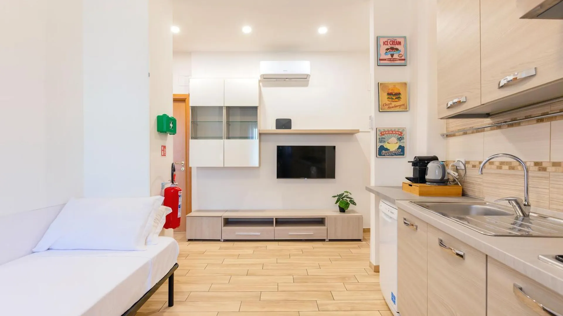 Luciano Colosseo Apartment Rome Italy